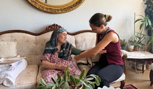 Bozcaada Belediyesi'nden 65 yaş üstüne evde sağlık takibi