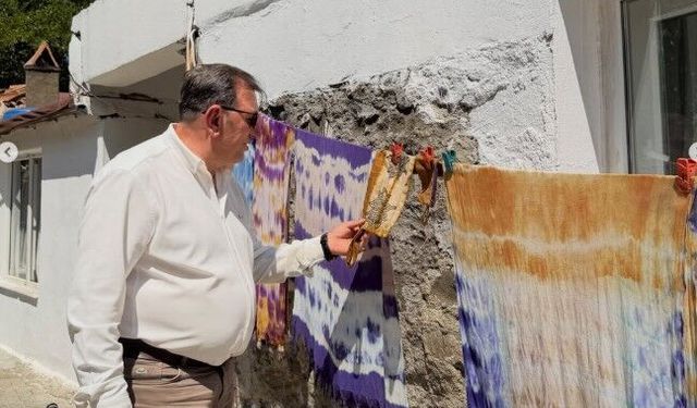 Gökçeada’da geleneksel Tokat yazmacılığı kursunda çalışmalar incelendi
