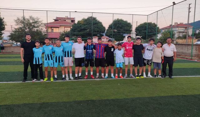 Yenice’de Yaz Kur'an Kursu Futbol Turnuvası Coşkuyla Tamamlandı: Şampiyon Eskiyenice Camii Gençliği!