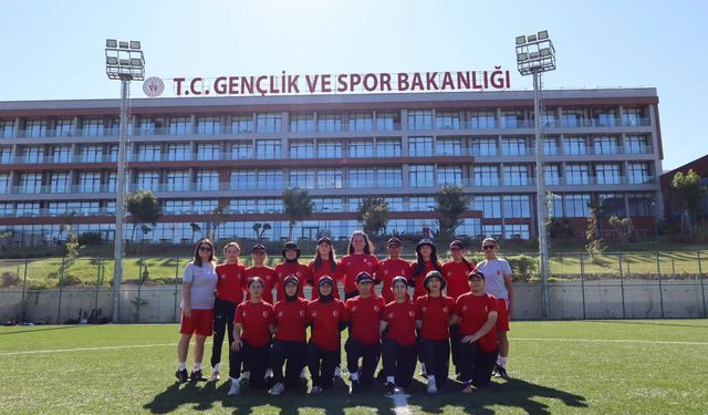 Kriket Büyük Kadınlar A Milli Takımı’nın kampı Güzelyalı’da başladı