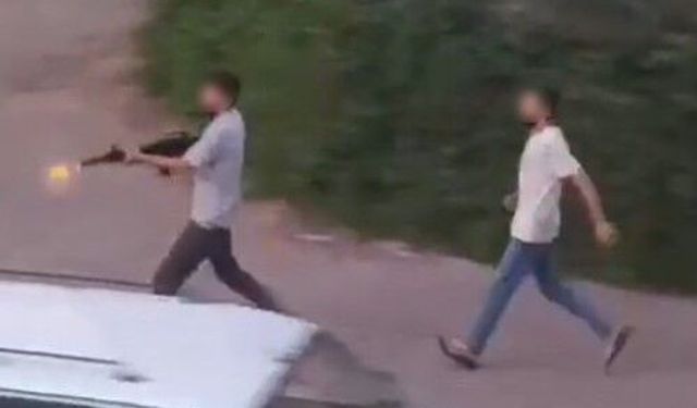 Sokak ortasında silahlı kavga: 3 yaralı!
