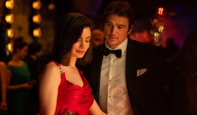 Anne Hathaway ile Dakota Johnson "Verity"de