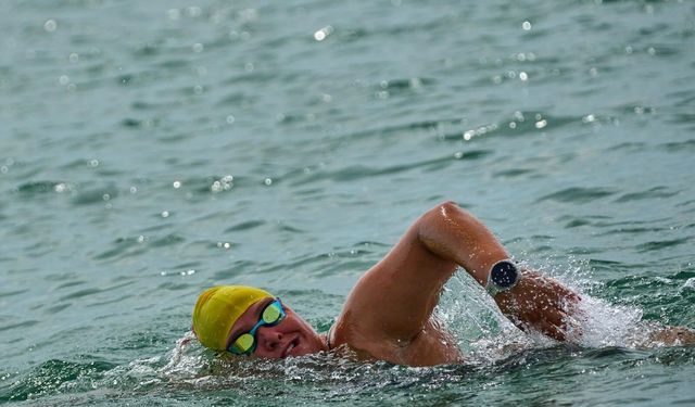 Türk ultramaraton yüzücüsü Melisa Uluarslan, Kuzey Kanalı’nı geçti