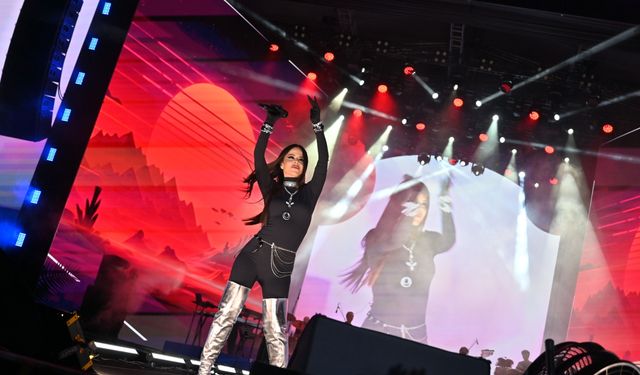 Çanakkale Kültür Yolu Festivali’nde Simge unutulmaz gece yaşattı