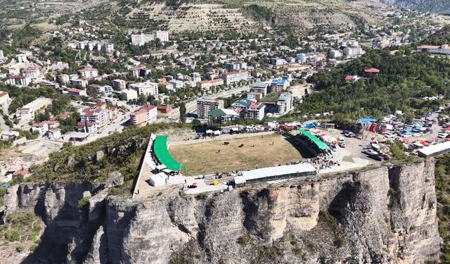 Artvin’de yılın son boğa güreşleri yapıldı
