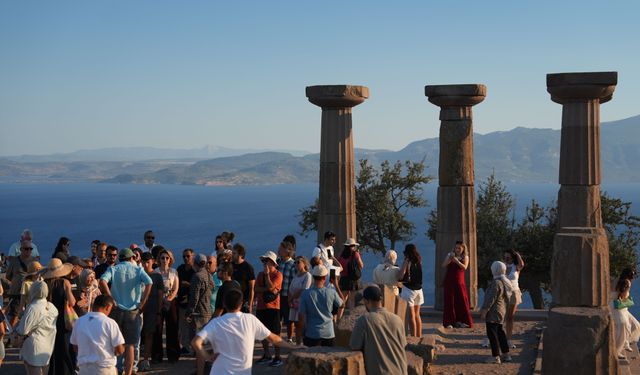 Çanakkale Kültür Yolu Festivali’nde Assos’un binlerce yıllık izleri arkeologlarla keşfedildi