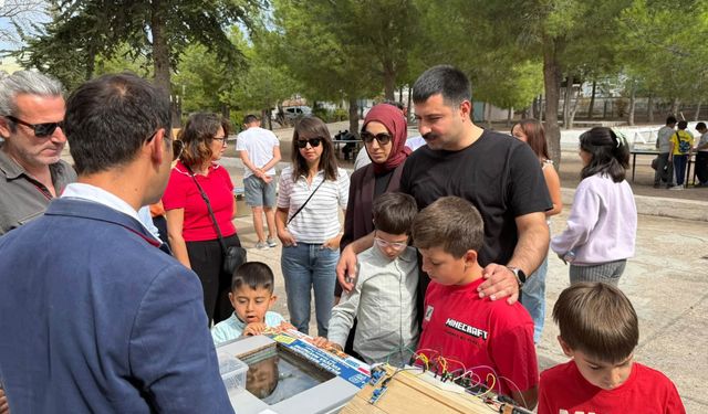 Assos’ta Bilim Şenliği köy okulunda öğrencileri bilimle buluşturdu