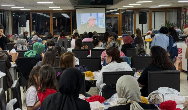 Lapseki’de örgü ve sinema keyfi bir arada