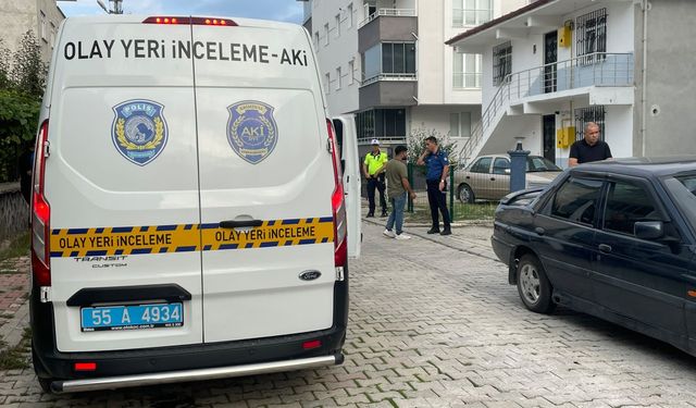 Evinde silahla vurulmuş halde bulundu