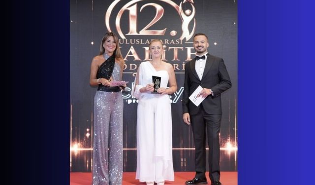 ÇOMÜ Öğretim Üyesi Yonca Yüksel’e “Yılın En Başarılı Vokal Koçu” ödülü