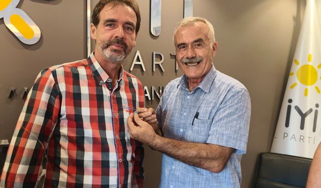 İYİ Parti Çanakkale’de 7 yeni üye: Rozetleri takıldı