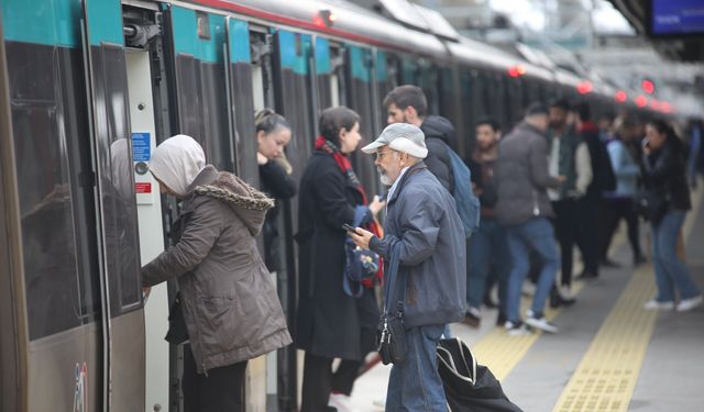 Ulaştırma Bakanlığı'nın raylı sistemleri dünya nüfusunun 5'te 2'si kadar yolcu taşıdı