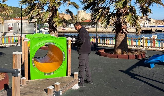 Ada’da hasarlı parklar ekipmanları elden geçirildi