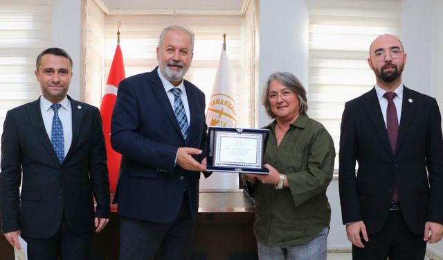 Çanakkale Barosu devir teslim töreninde plaket takdimi!