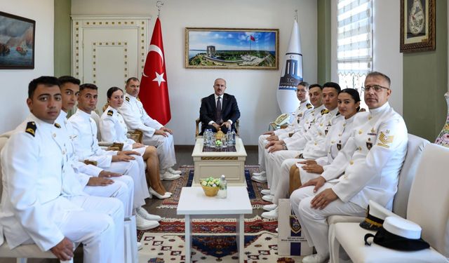 Deniz Astsubay Meslek Yüksekokulu öğrencilerinden Vali Toraman’a ziyaret