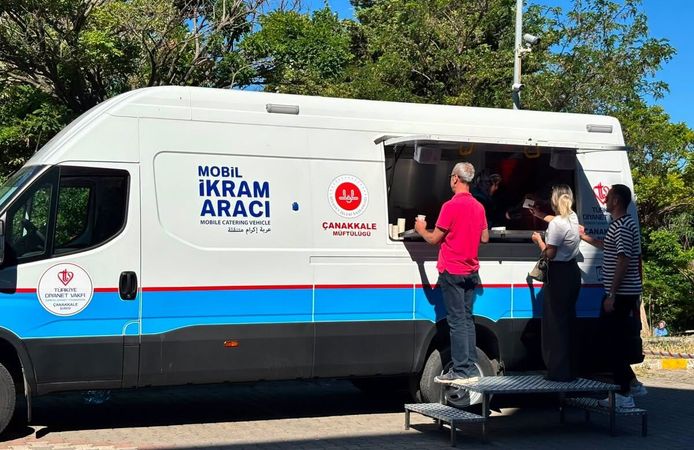 TDV Çanakkale’den YKS’de öğrenci ve velilere ikram desteği