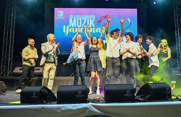 Liselilerarası Müzik Yarışması'nda genç yetenekler sahne aldı