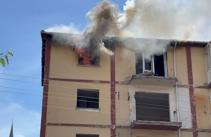 Boş apartmanın 5. katında yangın çıktı