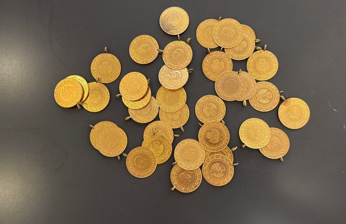 4 buçuk milyon TL değerindeki altın ve çeki sahibine ulaştırdı