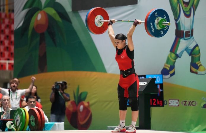 Milli halterci dünya şampiyonu oldu