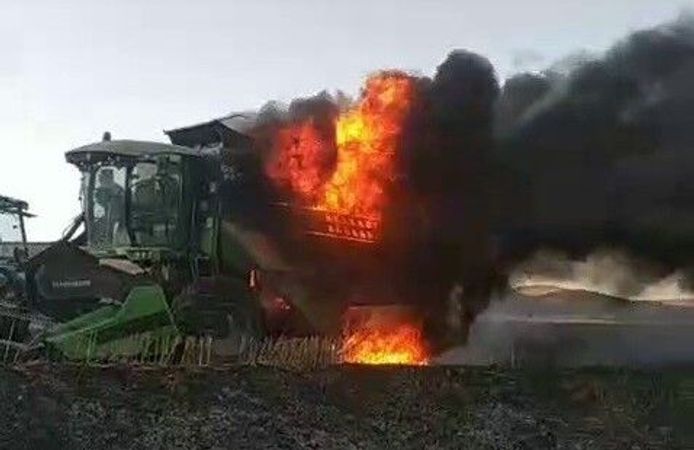 Biçerdöver alev topuna döndü!