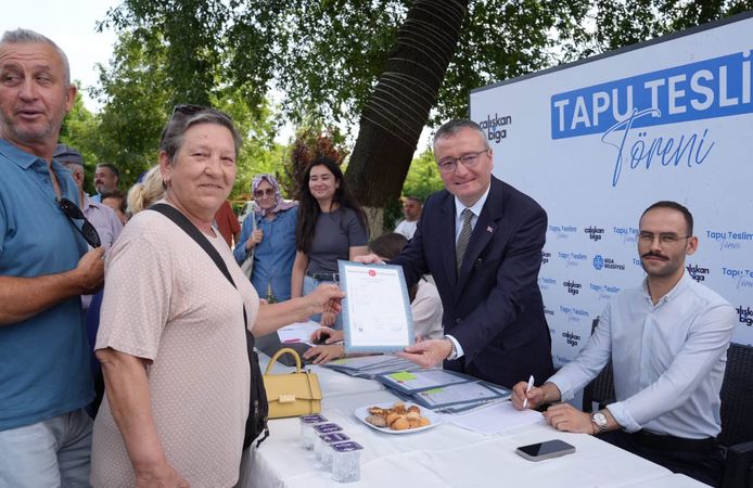 Biga'da yıllardır beklenen imar sorunu çözüldü, Tapular hak sahiplerine teslim edildi