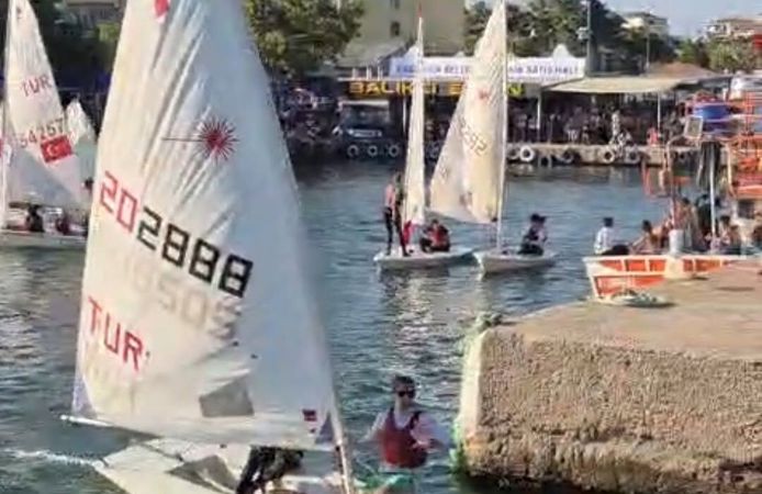 İçdaş Spor Kulübü'nden Karabiga Priapos Deniz Festivali'nde yelken gösterisi
