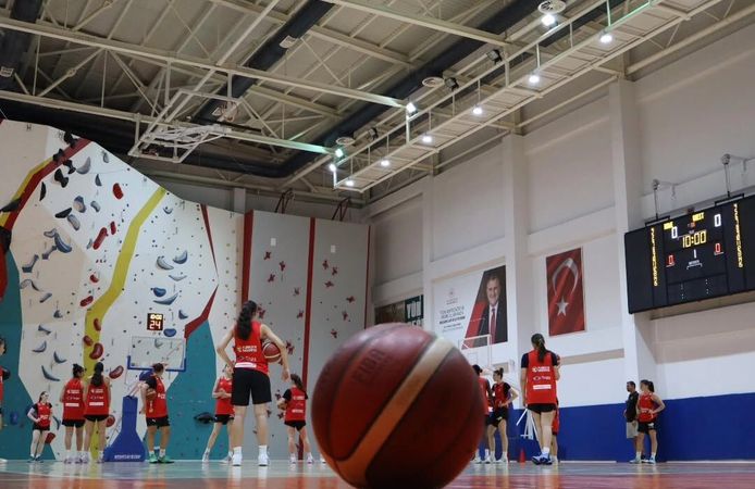 16 Yaş Altı Kız Basketbol Milli Takımı'nın Kampı Çanakkale'de başladı