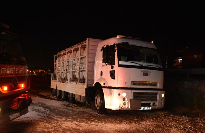Sakarya'da kamyon asit sızdırdı
