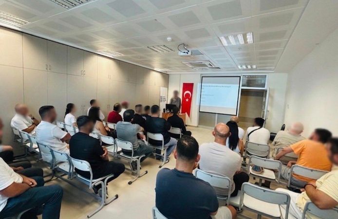 Çanakkale’de yükümlülülere internet bağımlılığı ve bilinçli medya kullanımı semineri