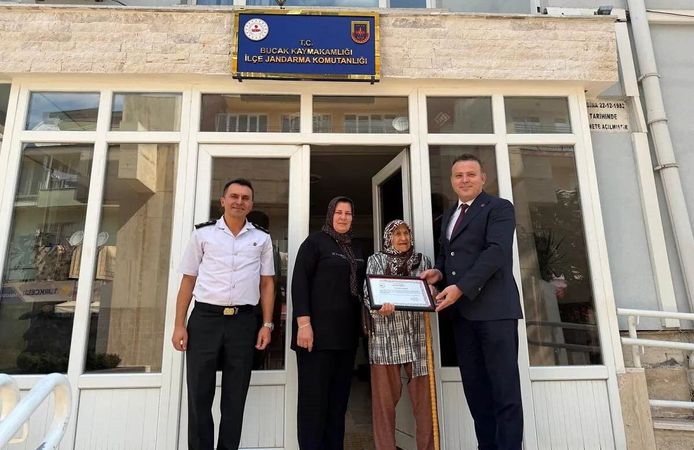 Simit Satarak Aldıkları Evlerini Jandarmaya Bağışladı