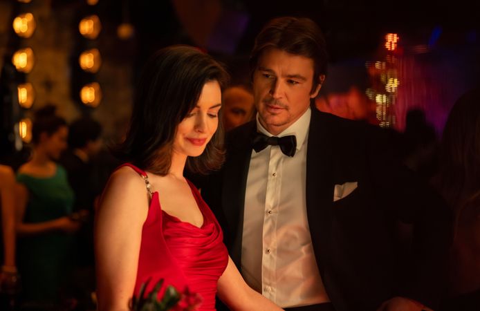 Anne Hathaway ile Dakota Johnson "Verity"de