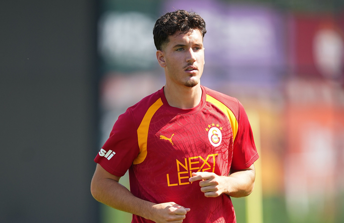 Galatasaray'ın yeni transferi Deniz Gül, ilk antrenmanına çıktı