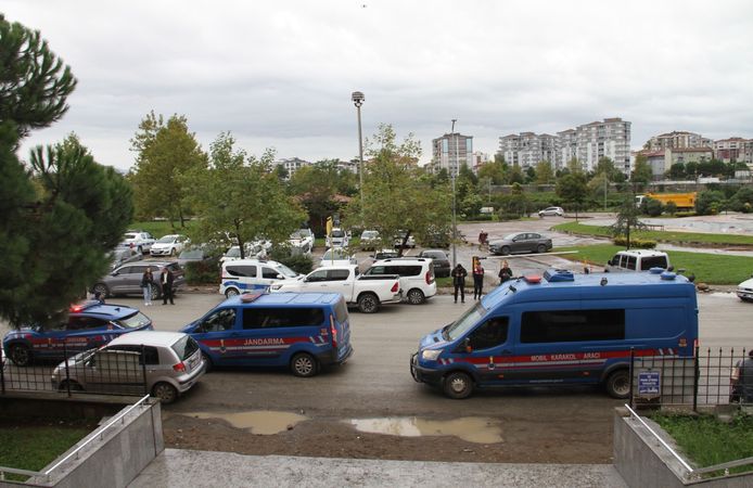 73 yaşındaki adama "kargo" yalanıyla 17 milyonluk senet imzalatmaya 4 gözaltı