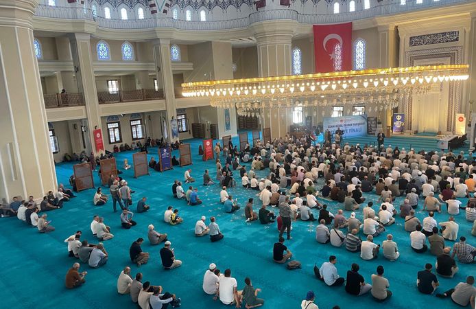 Ezanın Sesi Çanakkale’de Yankılandı: Türkiye Finalinde 10 Hafız ve Müezzin Yarıştı