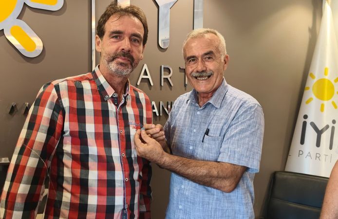 İYİ Parti Çanakkale’de 7 yeni üye: Rozetleri takıldı