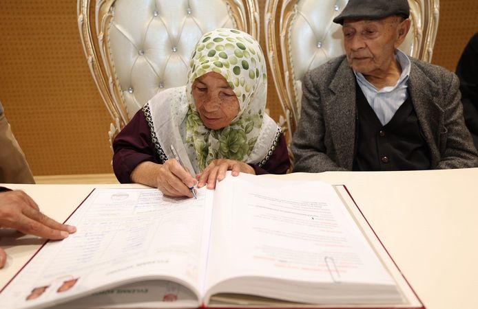86'sında damat, 72'sinde gelin oldu