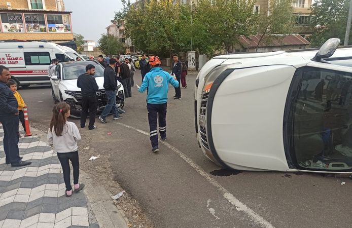 Otomobil ile pikap çarpıştı: 2 yaralı!