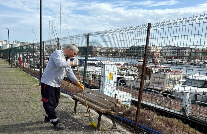Çanakkale Marina’da Detaylı Temizlik Çalışması