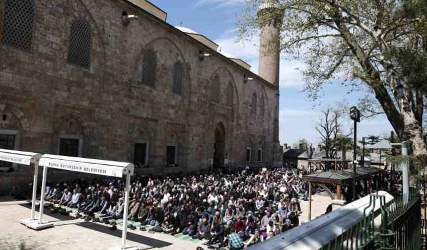 Ramazan Ayının Son Cuması Bursa Ulucami Doldu Taştı