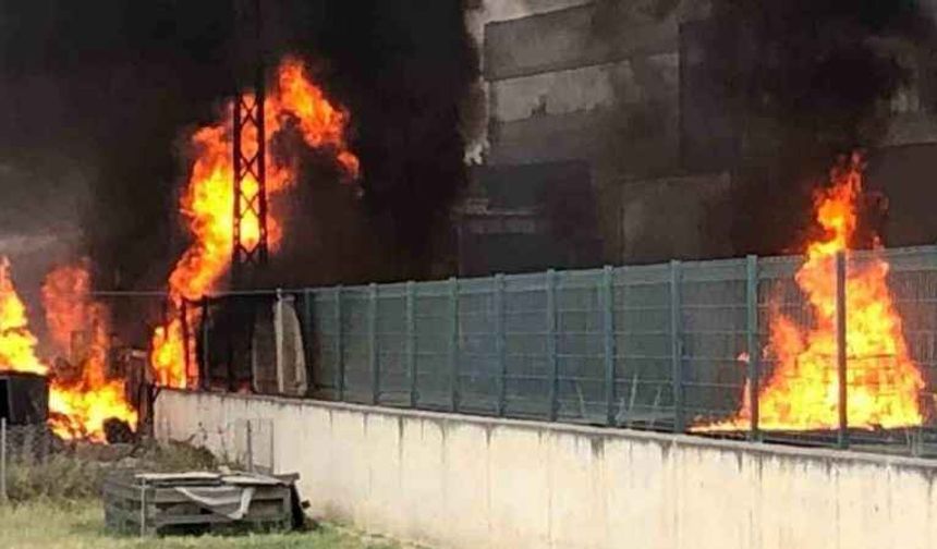 Tekirdağ’da fabrika alevlere teslim oldu: Patlamalar peş peşe geldi