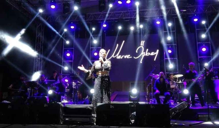 Ezine’de Merve Özbey rüzgarı esti