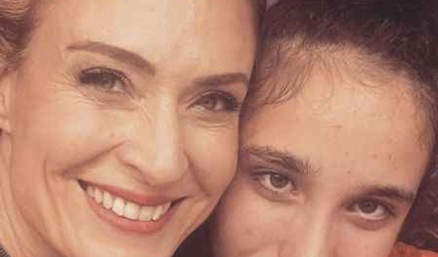Ceyda Düvenci'nin Kızı Sıla'nın Şarkısını Söyledi