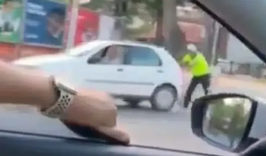 Ben seni itekliyorum, sen telefonla konuşuyorsun