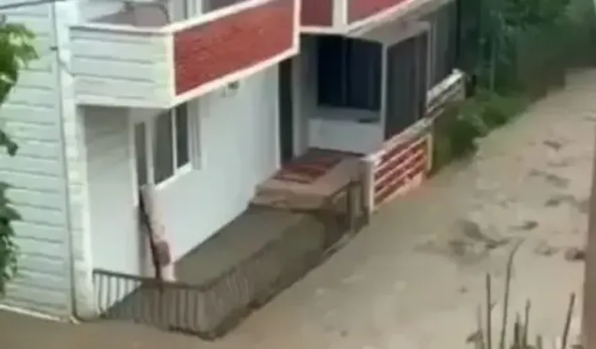 Trabzon'da sel heyelana neden oldu. 