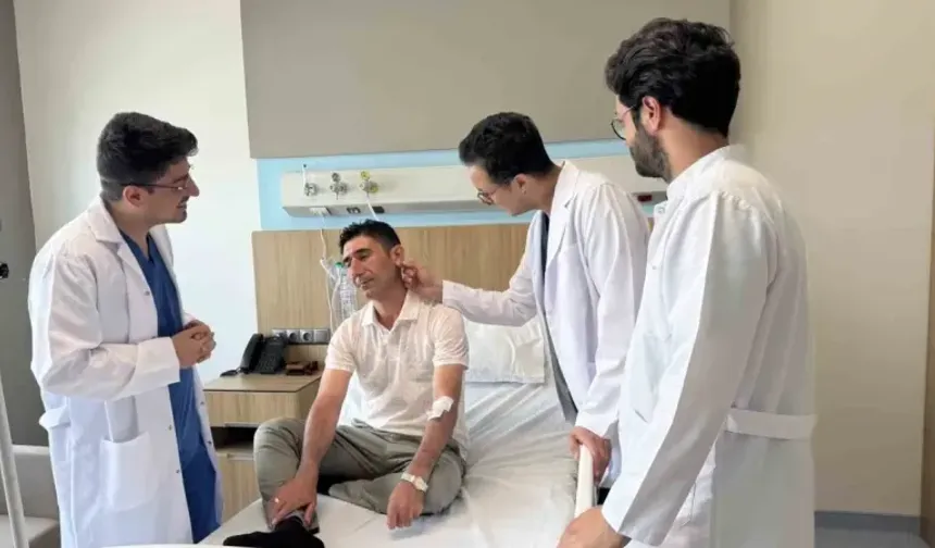 Kopan kulak memesi süpermikrocerrahi ile yerine dikildi