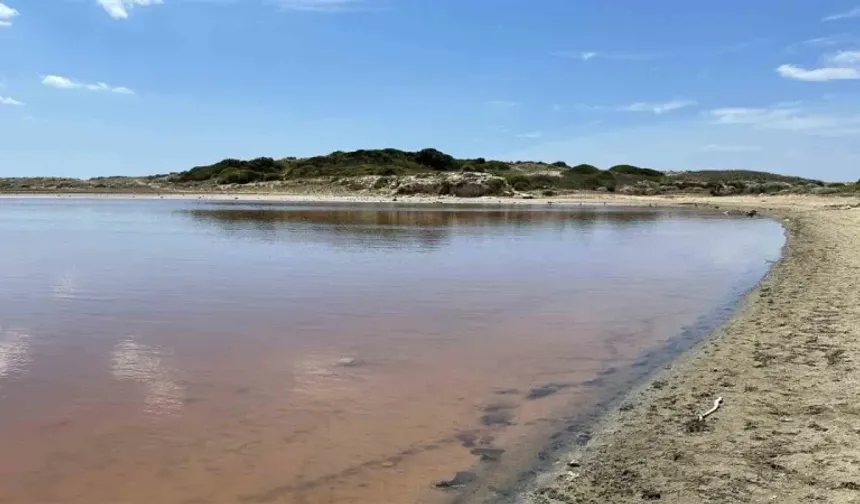Çanakkale’de 2 bin yıllık antik liman kalpli pembe göle dönüştü