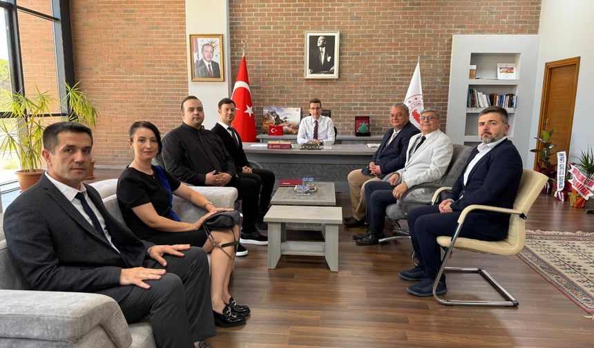 Ezine’de sağlıkçılardan Kaymakam Kaptanoğlu’na hayırlı olsun ziyareti