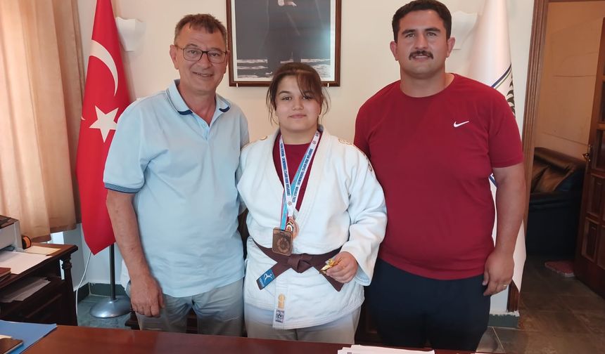 Şampiyon Judocu Sümeyye Işıktaş’tan Başkan Acar’a ziyaret