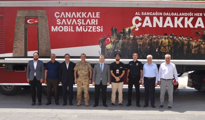 Çanakkale Savaşları Mobil Müzesi Tatvan’da Vatandaşlarla Buluştu